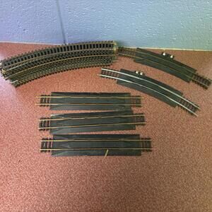 Lot of 20 Atlas Tyco Sector HO Scale Curved Train Tracks & 5 Terminal Rerailers